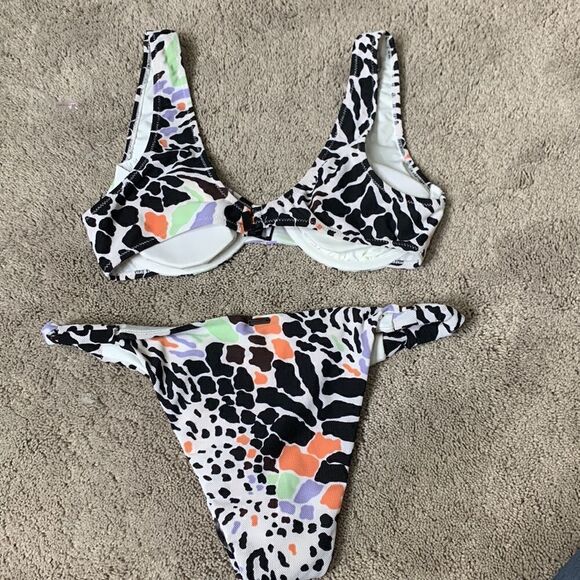 New Volcom animal print bikini set. Teeny - Picture 8 of 12